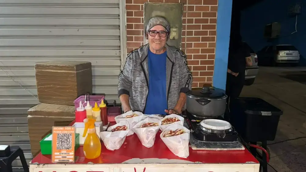 Hot-dog de R$ 9 e amizade: a rotina de Dona Célia no Trevo